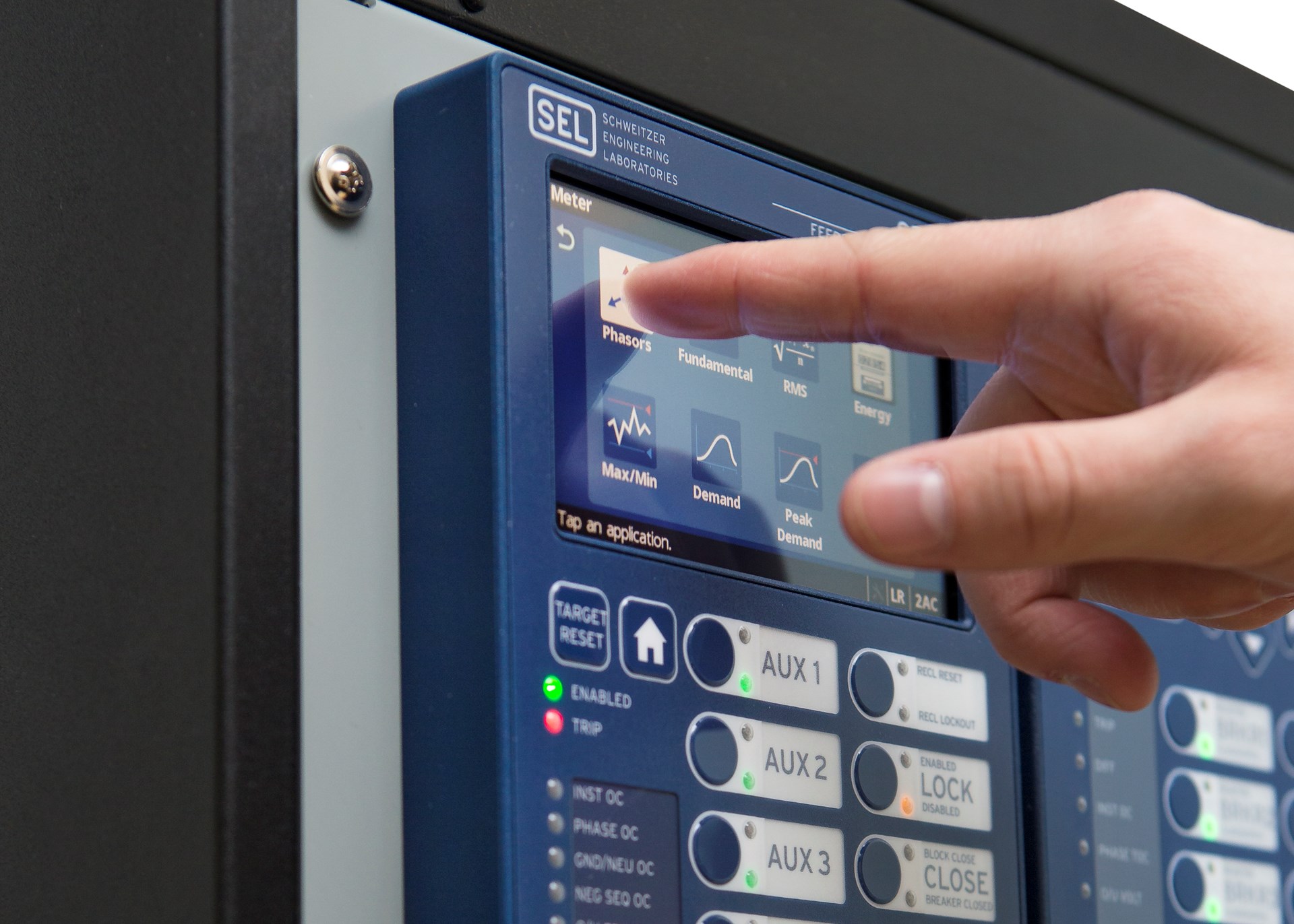 SEL adds color touchscreens to SEL-700 series relays